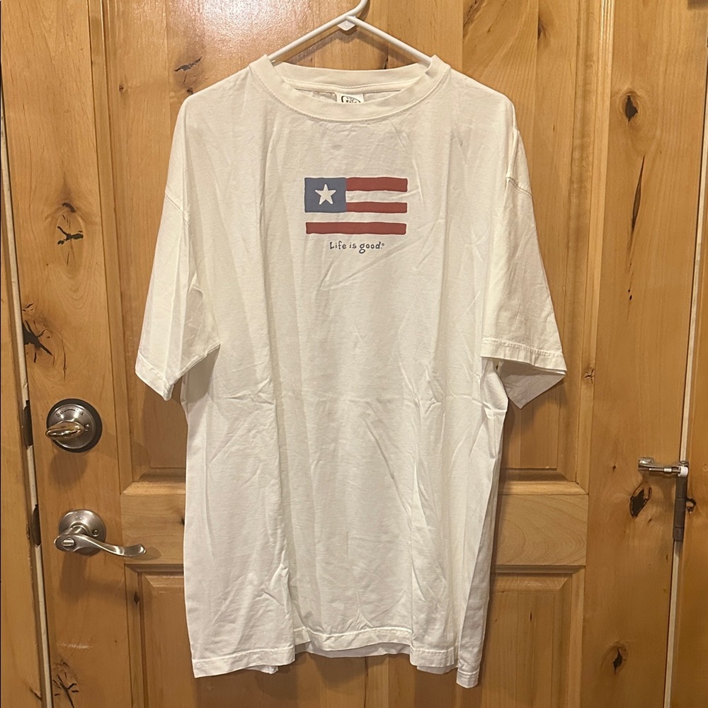 Life Is Good Men's Flag Graphic Tee - White mens XXL